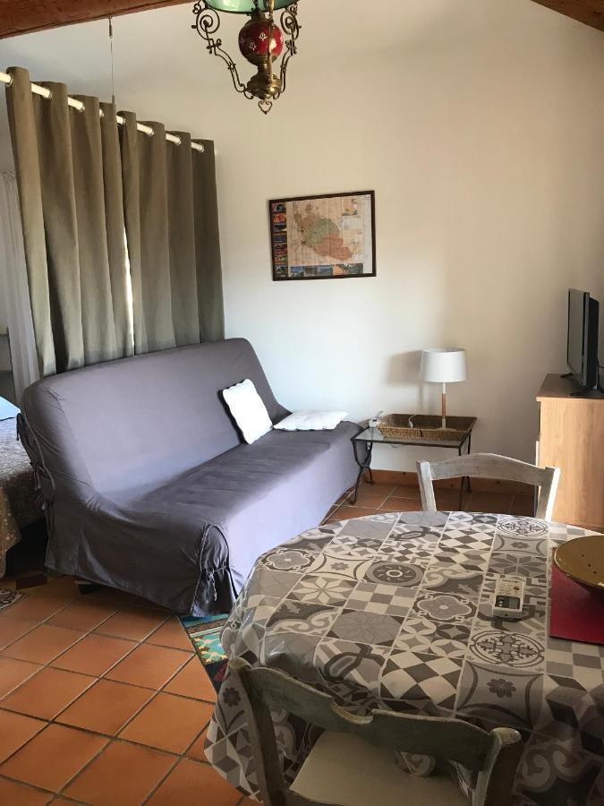 Chambres D'Hotes Et Gites Le Mas Mellou Оранж Екстериор снимка