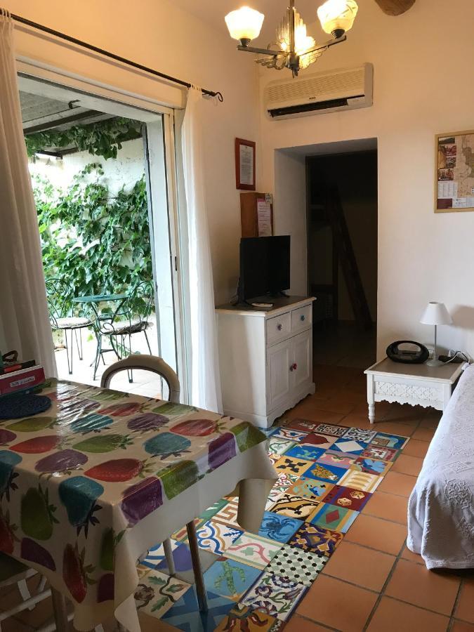 Chambres D'Hotes Et Gites Le Mas Mellou Оранж Екстериор снимка