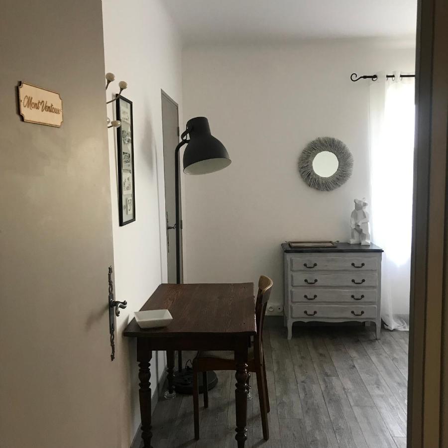 Chambres D'Hotes Et Gites Le Mas Mellou Оранж Екстериор снимка