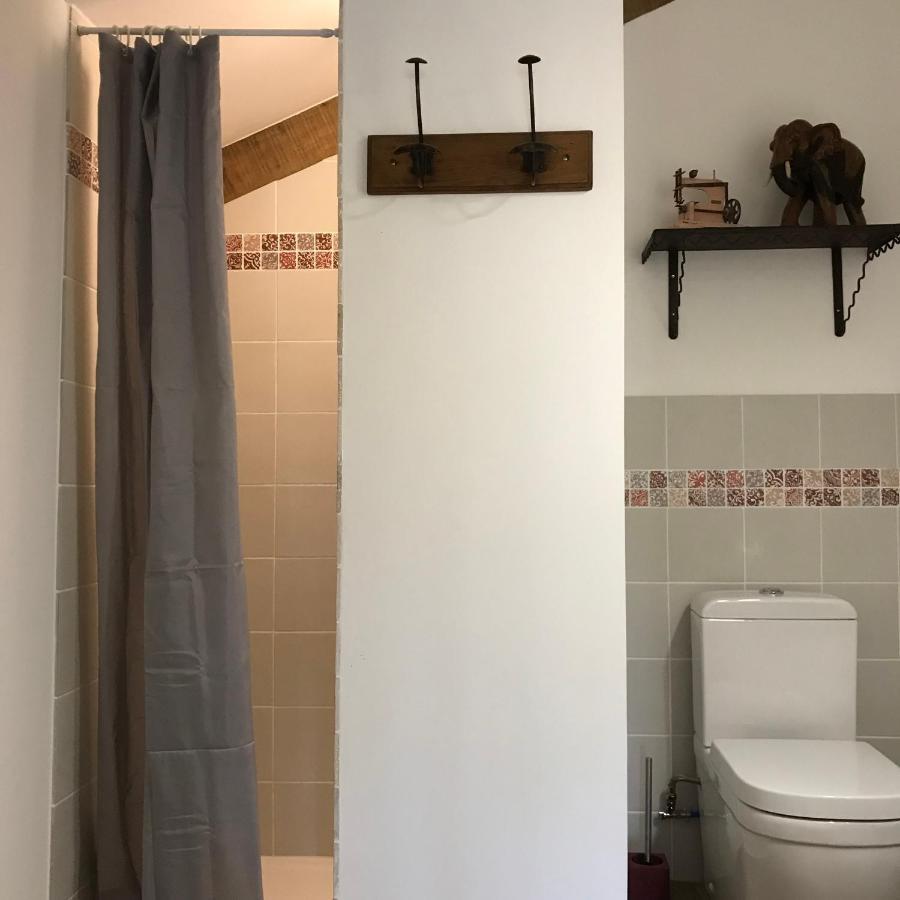 Chambres D'Hotes Et Gites Le Mas Mellou Оранж Екстериор снимка