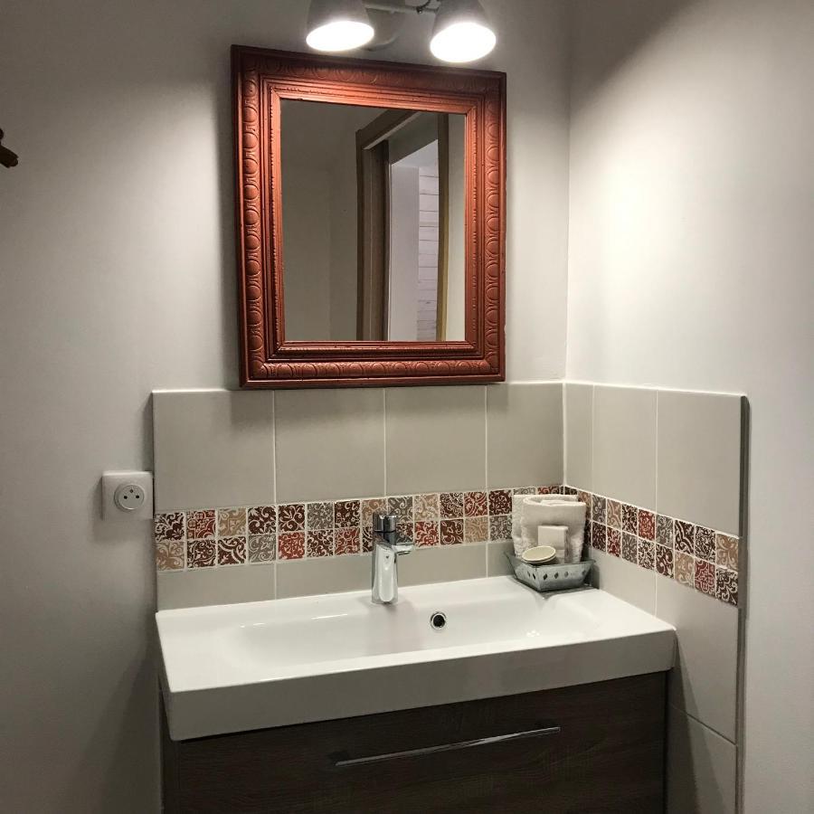 Chambres D'Hotes Et Gites Le Mas Mellou Оранж Екстериор снимка
